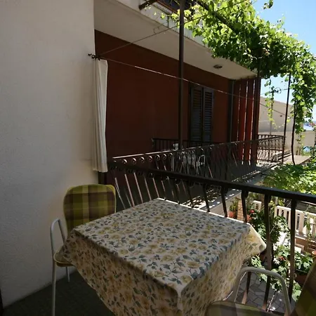 Apartment By The Sea Podgora, Makarska - 6683 *